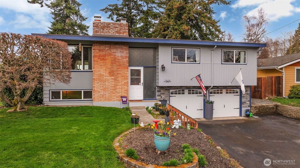 Photo of 7029 191st Place SW, Lynnwood, WA 98036 (MLS # 2351745)