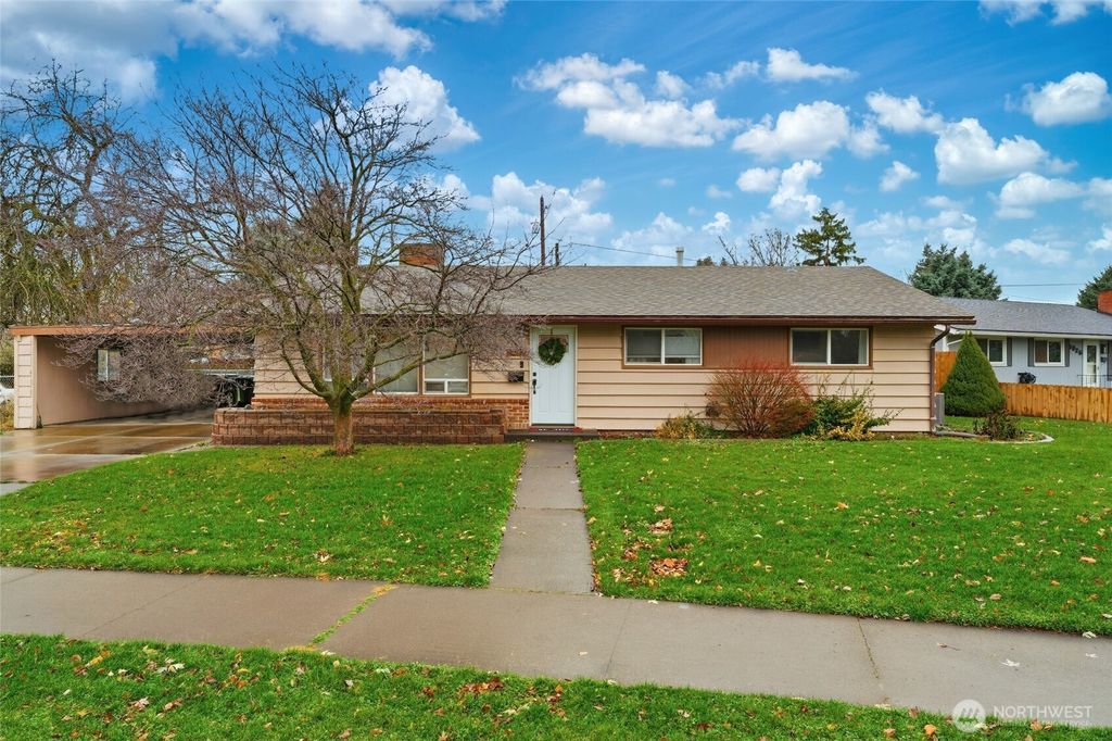 Photo of 1817 Leonard Drive, Walla Walla, WA 99362 (MLS # 2460129)