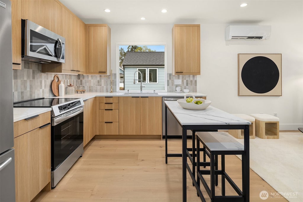 Photo of 533 B N 70th Street, Seattle, WA 98103 (MLS # 2583049)