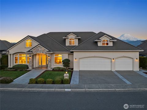 Photo of 15423 136th Avenue E, Puyallup, WA 98374 (MLS # 2499998)