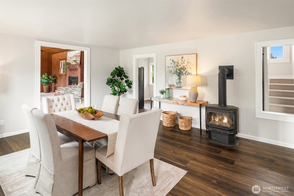 Photo of 1217 E Washington Avenue, Burlington, WA 98233 (MLS # 2592669)