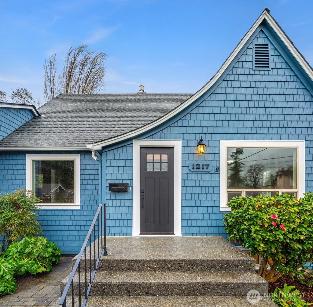Photo of 1217 E Washington Avenue, Burlington, WA 98233 (MLS # 2592669)