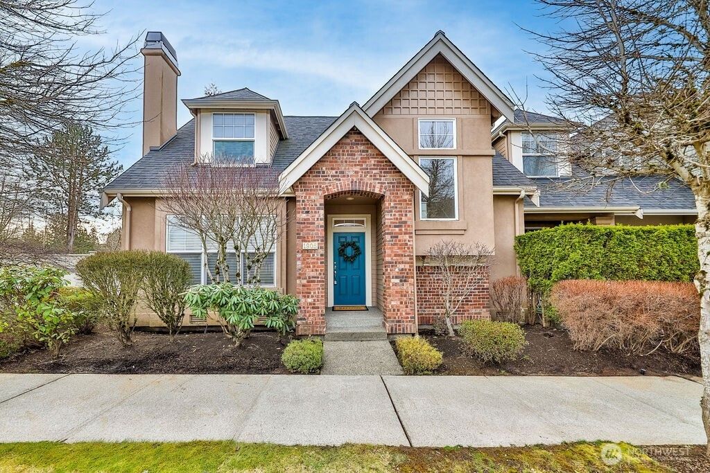 Photo of 1905 14th Court NE, Issaquah, WA 98029 (MLS # 2337937)