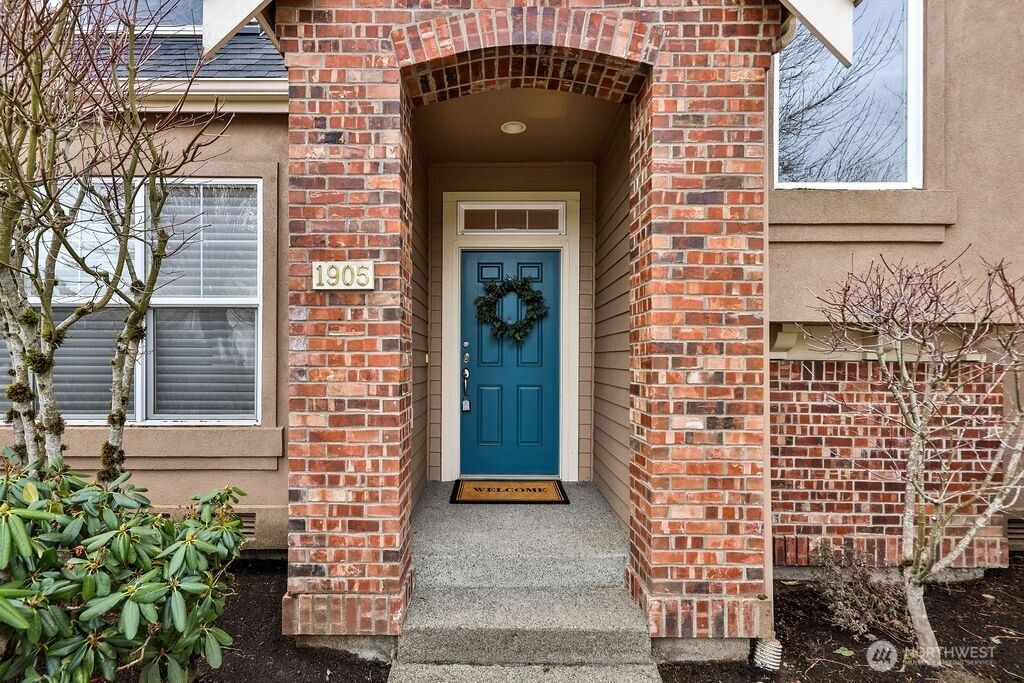 Photo of 1905 14th Court NE, Issaquah, WA 98029 (MLS # 2337937)
