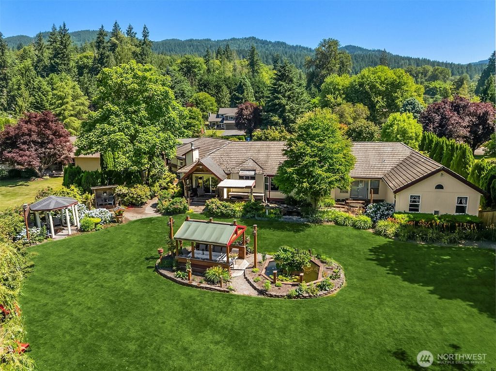 Photo of 20625 SE 135th Street, Issaquah, WA 98027 (MLS # 2438578)