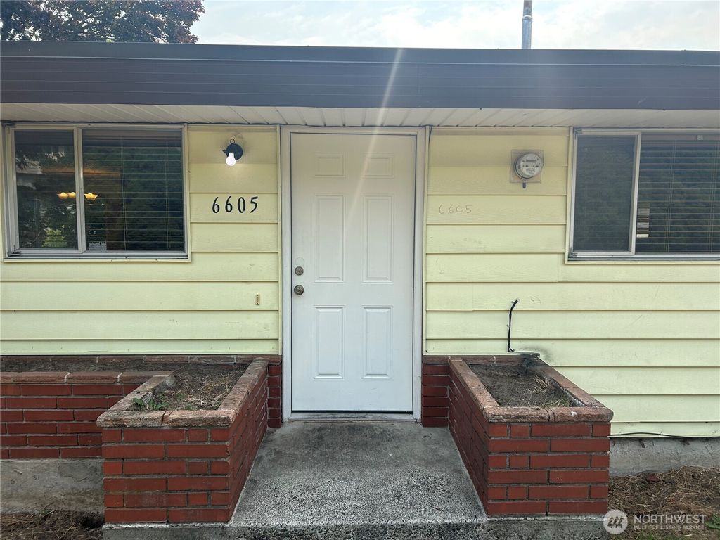 Photo of 6605 S 127th Place, Seattle, WA 98178 (MLS # 2429851)