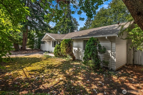 Photo of 8012 NE 128th Street, Kirkland, WA 98034 (MLS # 2584997)