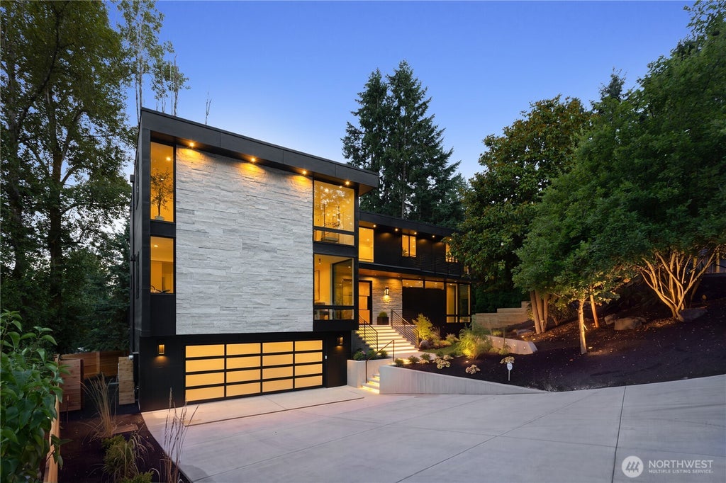 Photo of 2908 129th Avenue NE, Bellevue, WA 98005 (MLS # 2583996)