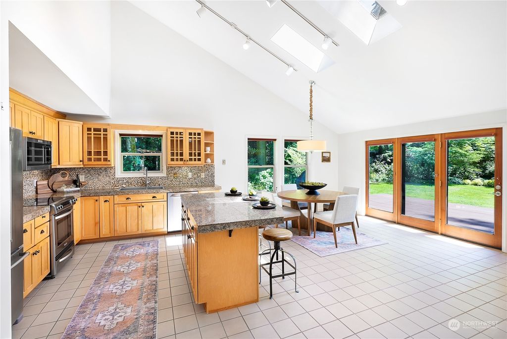 listing image 9366150623248602374