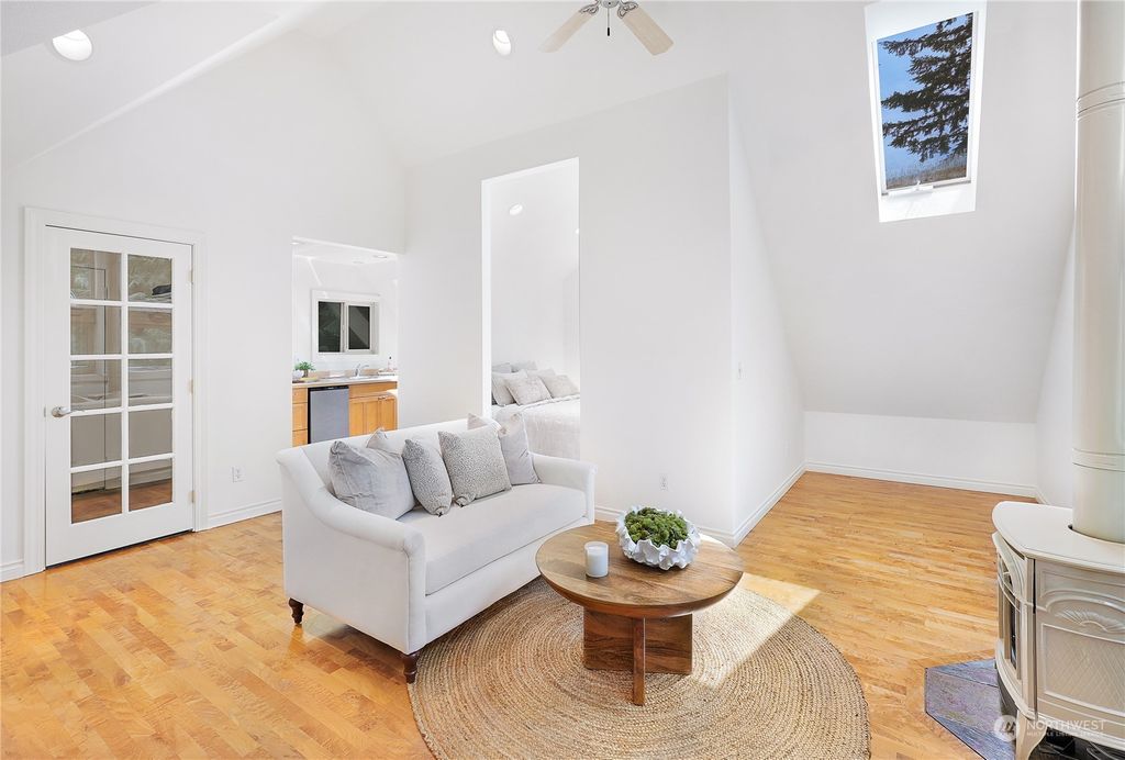 listing image 9366640149613154822