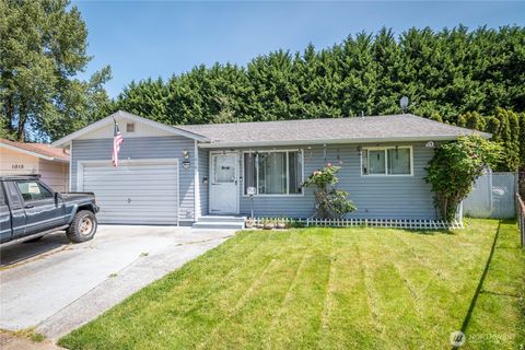 Photo of 1016 Oak St, Kelso, WA 98626 (MLS # 2373932)