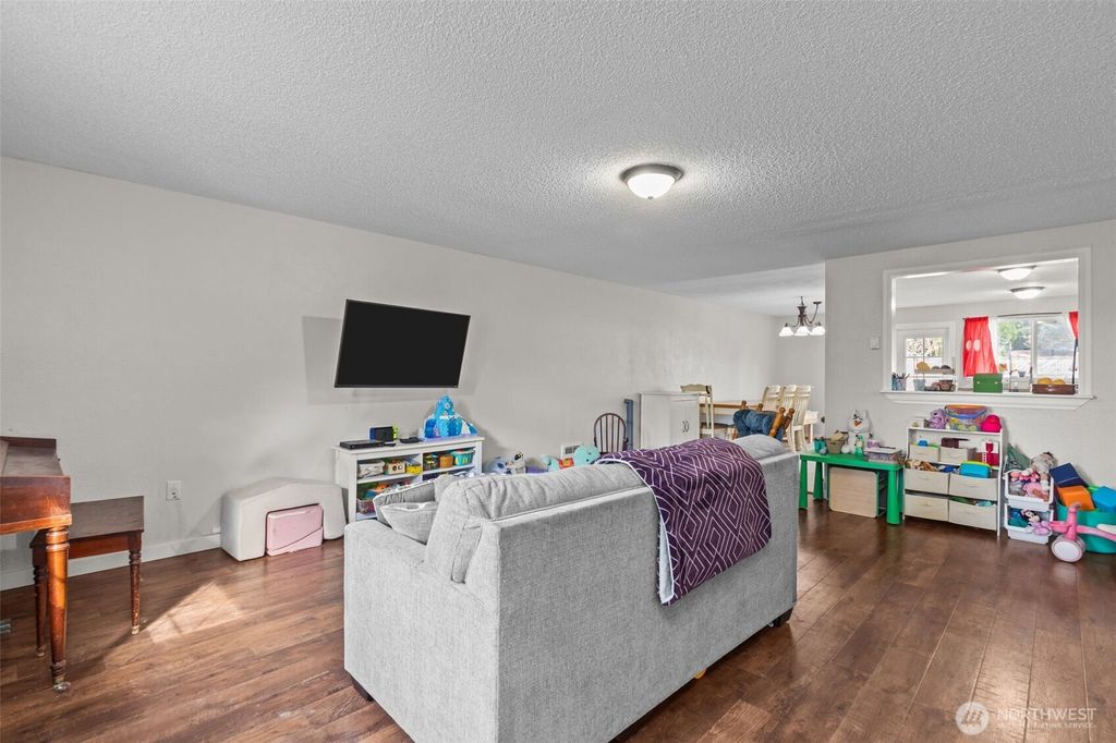 Photo of 1711 4th Avenue NW, Puyallup, WA 98371 (MLS # 2498787)