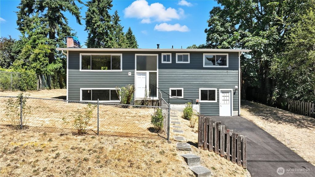 Photo of 2927 203rd Street SW, Lynnwood, WA 98036 (MLS # 2406755)