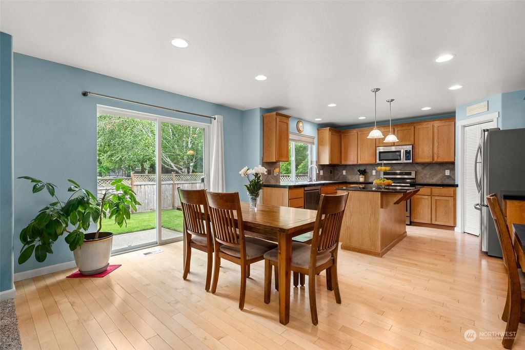 listing image 9366971618254201889
