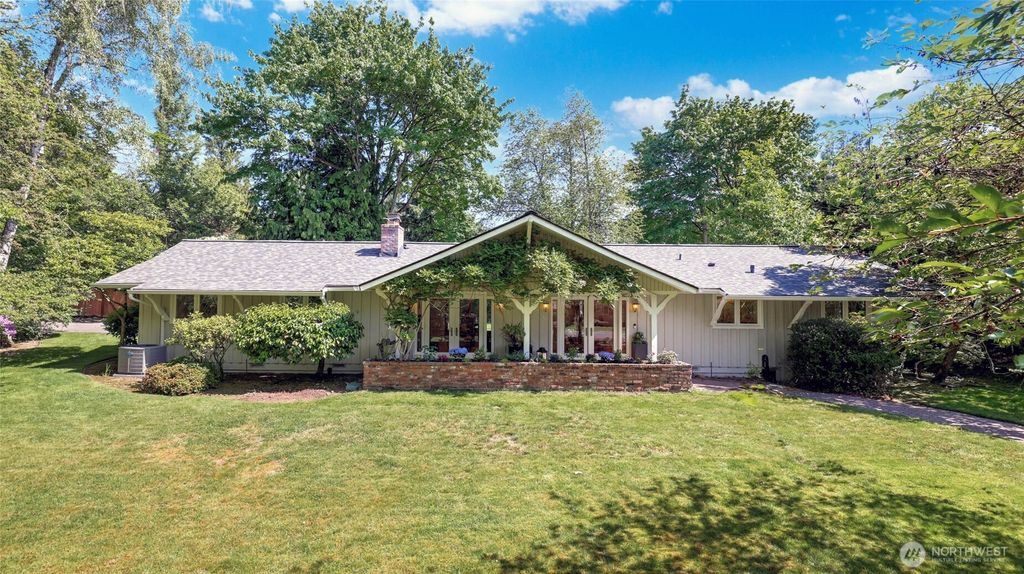 Photo of 8804 SE 62nd Street, Mercer Island, WA 98040 (MLS # 2378205)