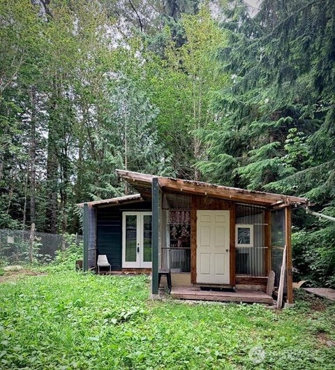 Photo of 55901 317th Avenue E, Ashford, WA 98304 (MLS # 2555702)