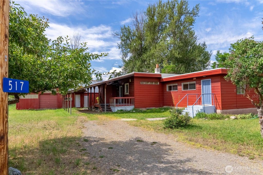 Photo of 517 Lufkin Lane, Winthrop, WA 98862 (MLS # 2545943)