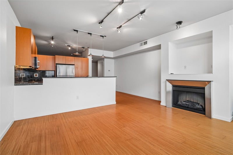17 W Mercer Street 213