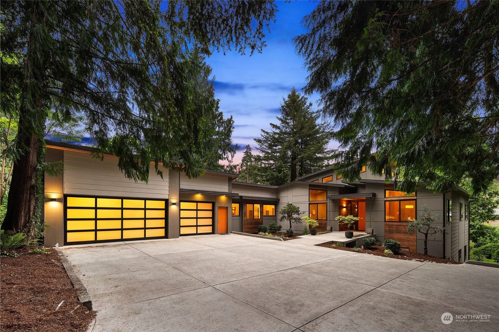 Photo of 17010 Hamlin Road NE, Lake Forest Park, WA 98155 (MLS # 2073494)