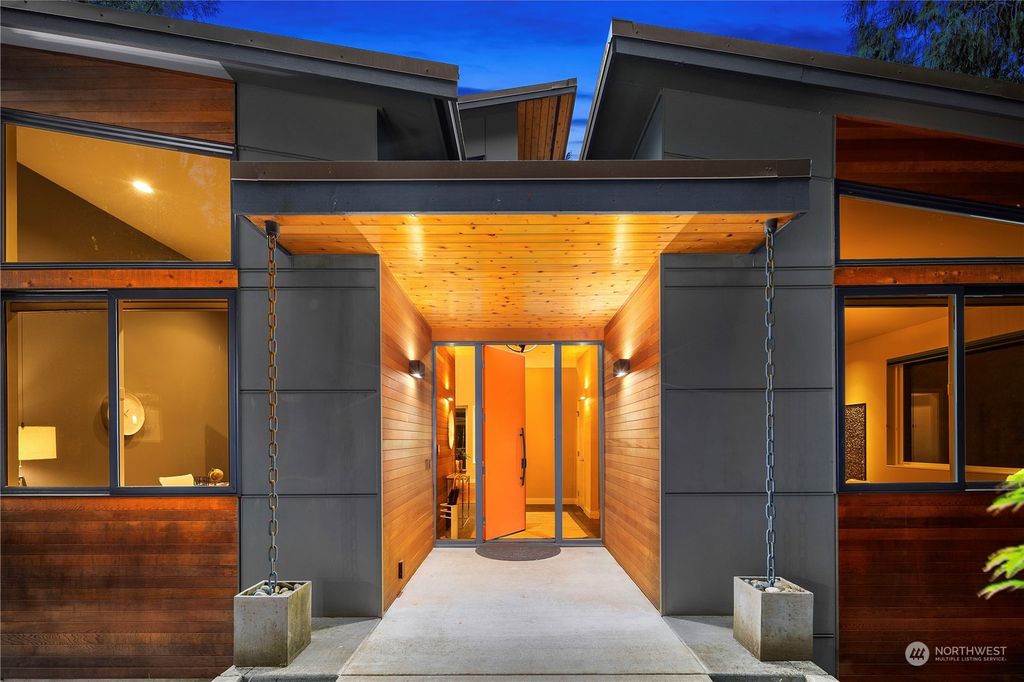 Photo of 17010 Hamlin Road NE, Lake Forest Park, WA 98155 (MLS # 2073494)