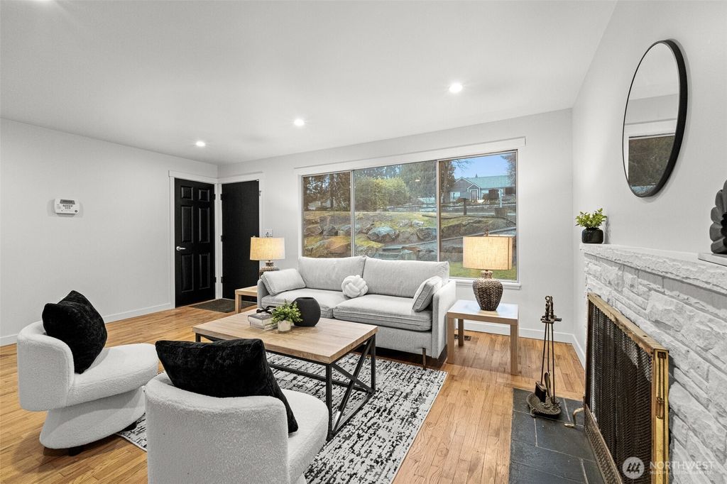 Photo of 105 SW 129th Street, Burien, WA 98146 (MLS # 2488948)