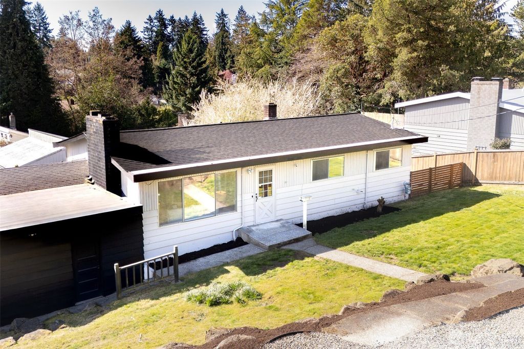 Photo of 105 SW 129th Street, Burien, WA 98146 (MLS # 2488948)