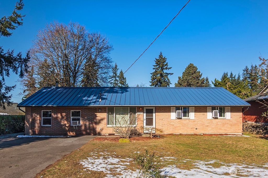 Photo of 2005 192nd Place SW, Lynnwood, WA 98036 (MLS # 2331336)