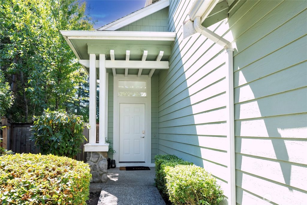 Photo of 25133 SE 43rd Place, Sammamish, WA 98029 (MLS # 2418070)