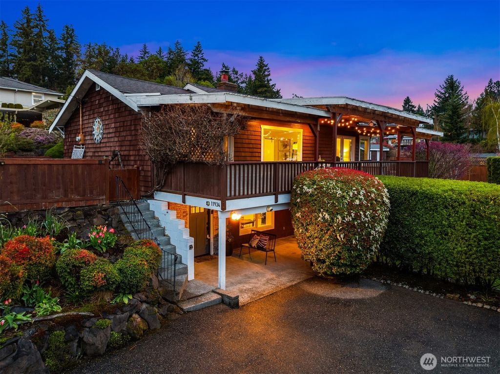 Photo of 11934 28th Avenue SW, Burien, WA 98146 (MLS # 2353903)