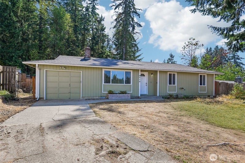 3418 SE Azalea Avenue