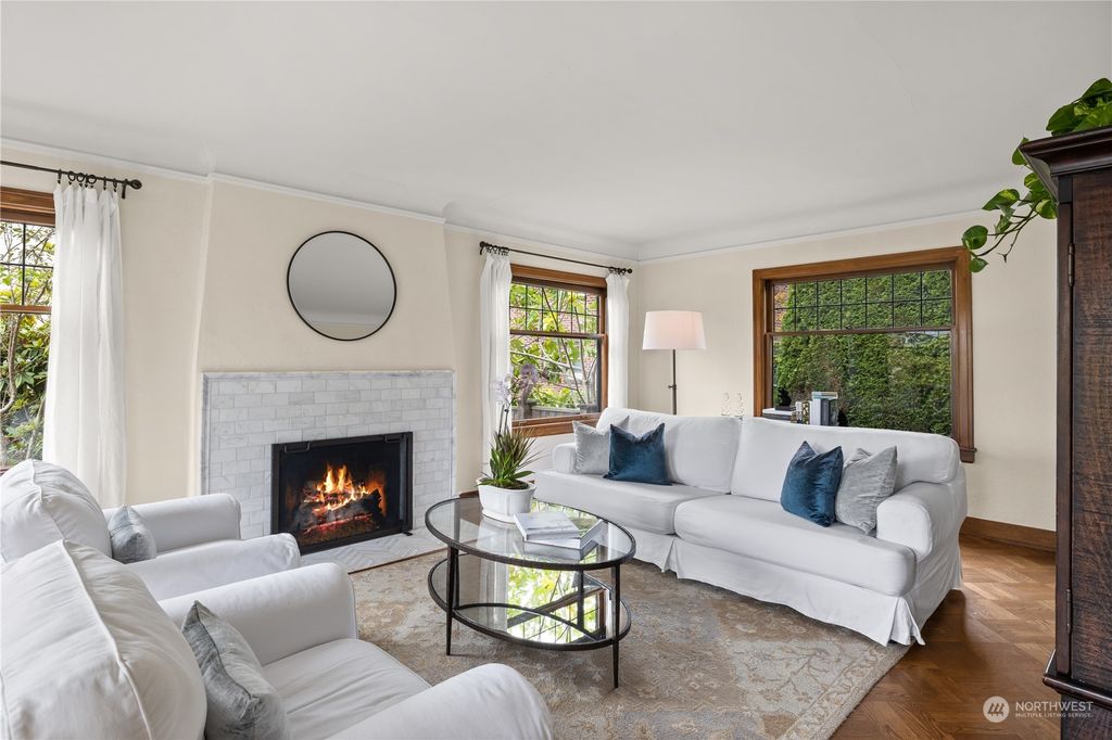 Photo of 1009 5th Avenue W, Seattle, WA 98119 (MLS # 2158341)