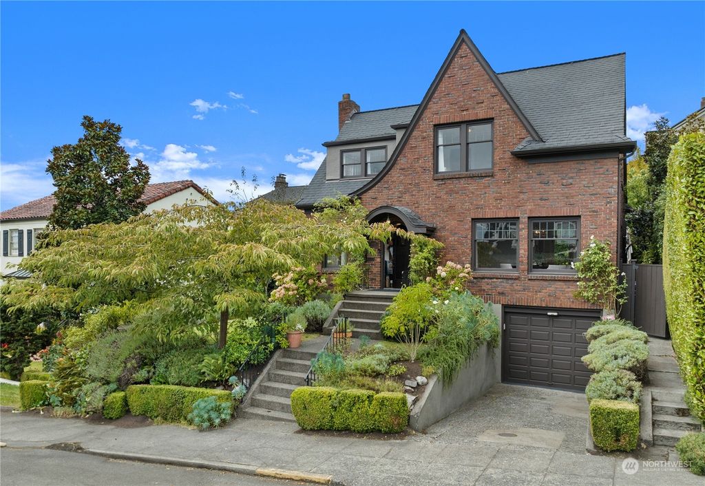 Photo of 1009 5th Avenue W, Seattle, WA 98119 (MLS # 2158341)