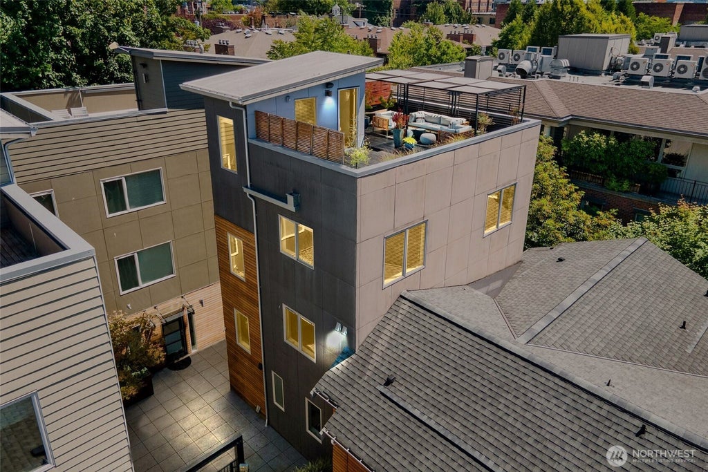 Photo of 728 Boylston Avenue E #B, Seattle, WA 98102 (MLS # 2555935)