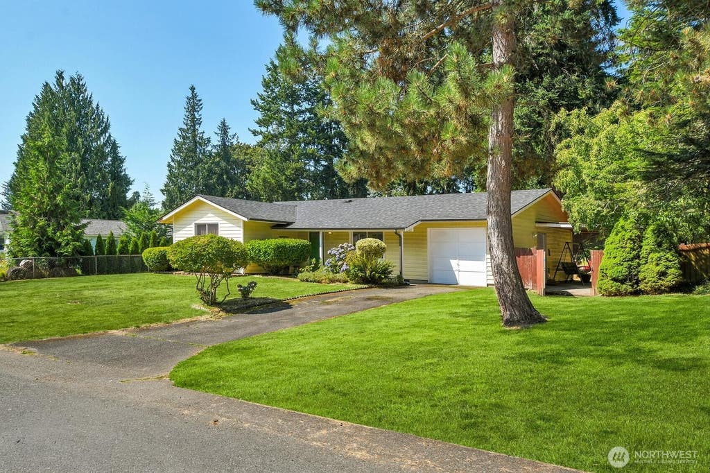 Photo of 1906 114th Drive SE, Lake Stevens, WA 98258 (MLS # 2570488)