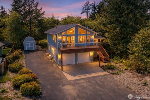 Photo of 659 Chinook Avenue SE, Ocean Shores, WA 98569 (MLS # 2367808)