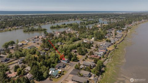 Photo of 659 Chinook Avenue SE, Ocean Shores, WA 98569 (MLS # 2367808)