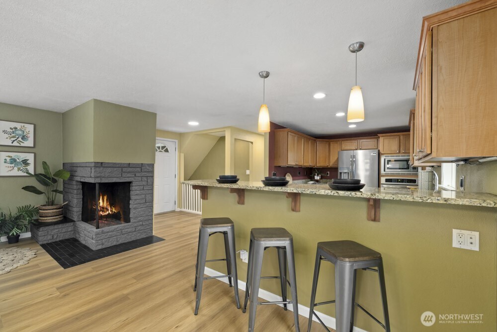 2122 Cascade Place W