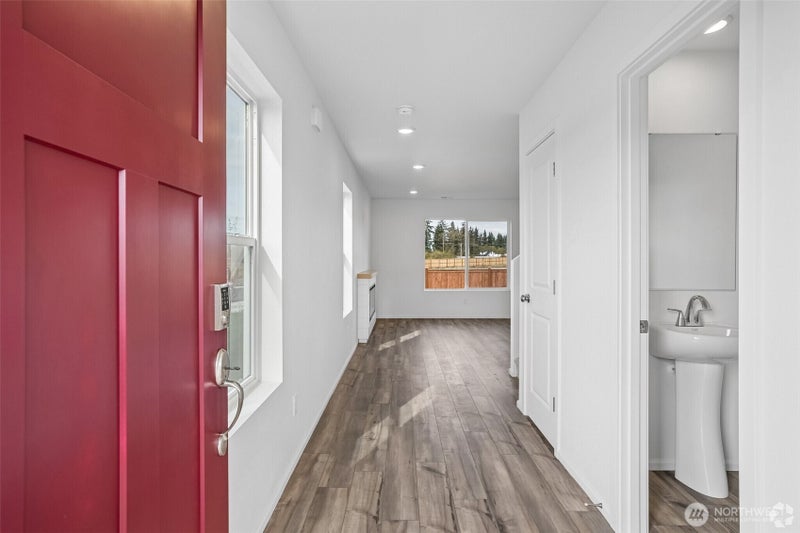 9921 Ferns Loop SE