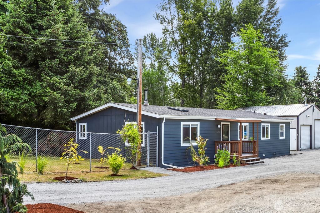 Photo of 1017 SW 106th Street, Seattle, WA 98146 (MLS # 2380719)