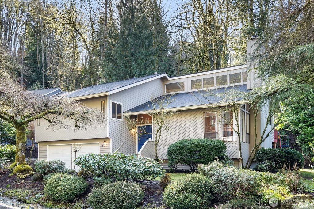 Photo of 6427 NE 135th Pl Pl, Kirkland, WA 98034 (MLS # 2333607)