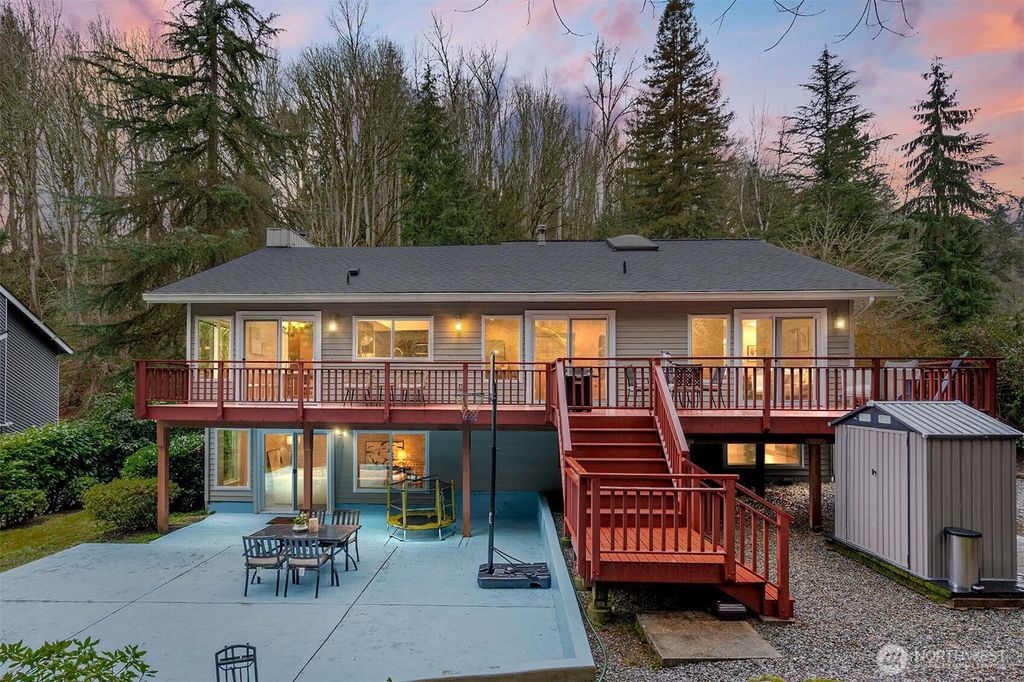 Photo of 6427 NE 135th Pl Pl, Kirkland, WA 98034 (MLS # 2333607)