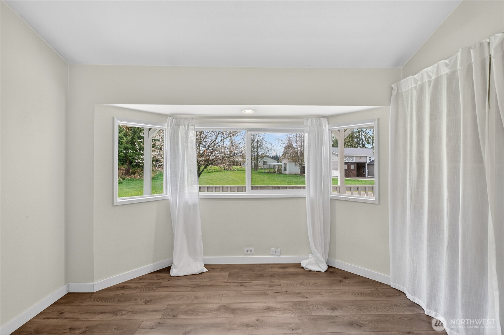 Stanwood, Washington, 98274, United States, 10 Bedrooms Bedrooms, ,7 BathroomsBathrooms,Residential,Active,2037568
