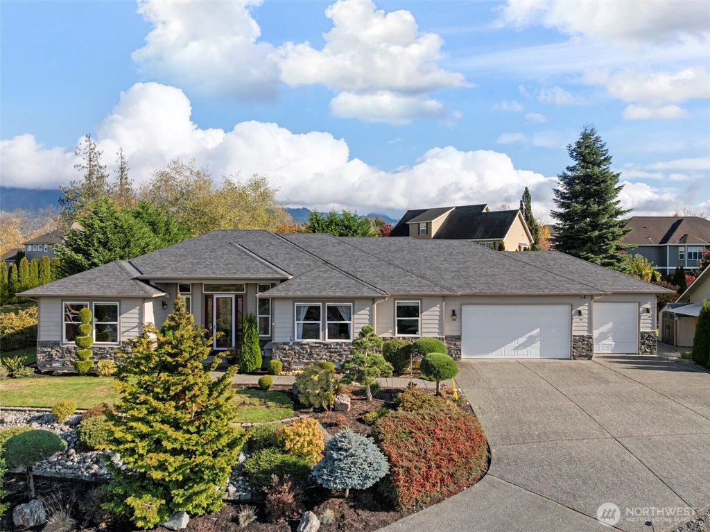 Photo of 17077 Kokanee Court, Mount Vernon, WA 98274 (MLS # 2446853)