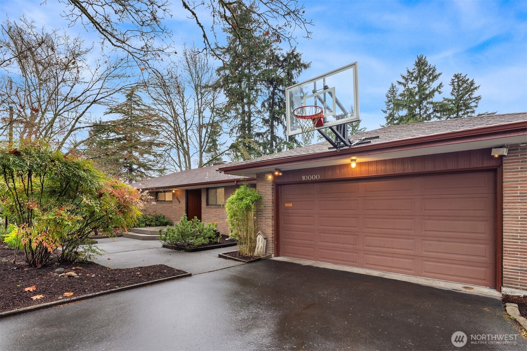 Seattle, Washington, 98125, United States, 7 Bedrooms Bedrooms, ,3 BathroomsBathrooms,Residential,Active,1999918