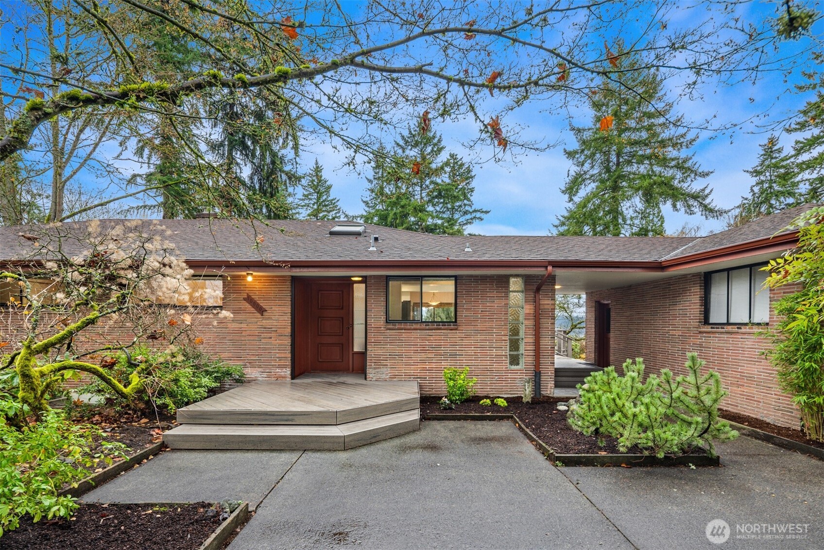 Seattle, Washington, 98125, United States, 7 Bedrooms Bedrooms, ,3 BathroomsBathrooms,Residential,Active,1999918