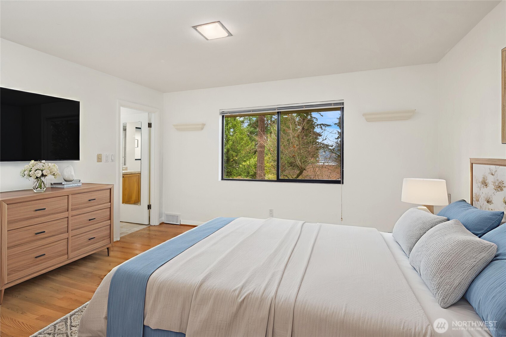Seattle, Washington, 98125, United States, 7 Bedrooms Bedrooms, ,3 BathroomsBathrooms,Residential,Active,1999918