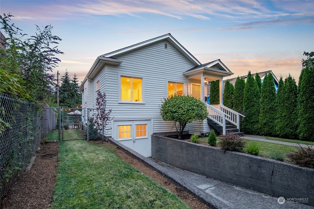 Photo of 5231 25th Avenue SW, Seattle, WA 98106 (MLS # 2281102)