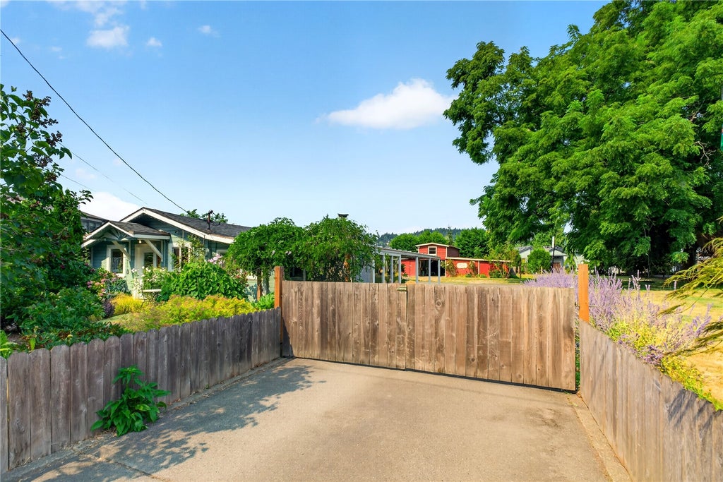 Photo of 10807 61st Street Ct E, Puyallup, WA 98372 (MLS # 2572361)