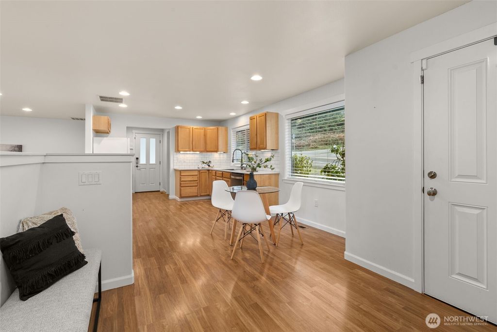 Photo of 306 N 7th Avenue SW, Tumwater, WA 98512 (MLS # 2464273)