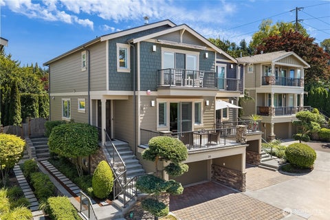 Photo of 20 6th Street, Kirkland, WA 98033 (MLS # 2577947)